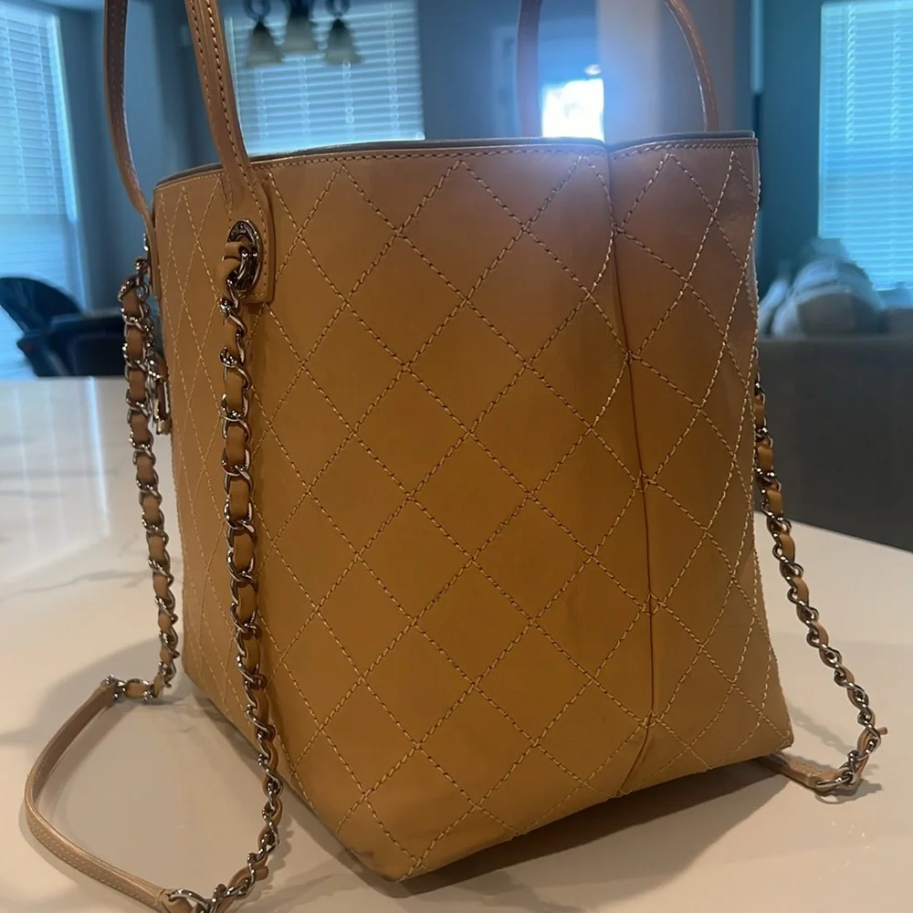 CHANEL Matelasse Chain Tote Bag Leather Beige Silver - Picture 4 of 16